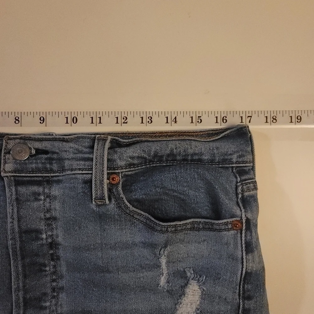 LEVI'S WEDGIE STRAIGHT FRAYED HEM BUTTON FRONT JEANS, SZ 32